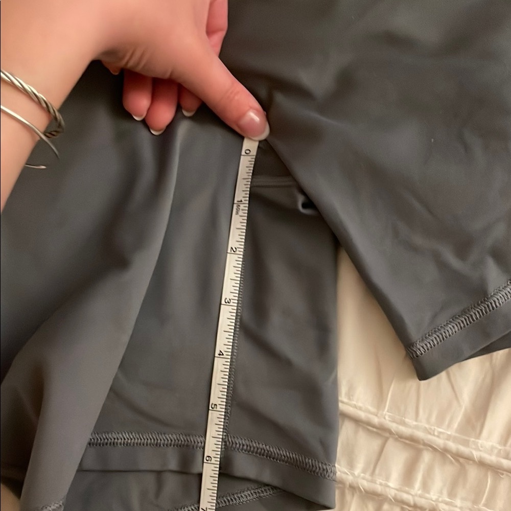 GapFit Blackout Gray Women's Bike Shorts - Picture 4 of 4